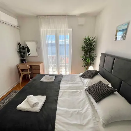 Apartment In 44144