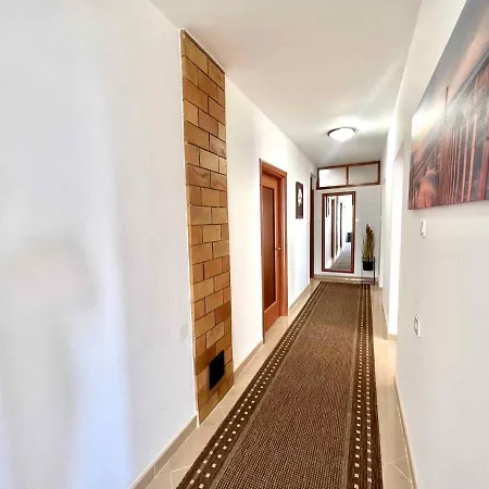Apartment In 44144