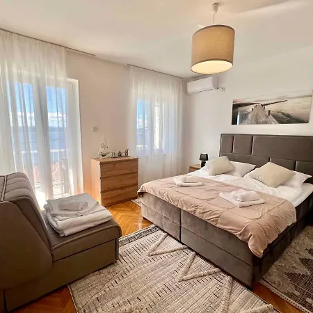 In 44144 Apartment *